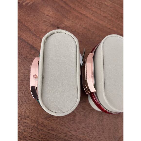 Fashion Watches Red, Green, Gold Tone, Christmas, Holiday, Winter, New, Unused - Picture 2 of 4